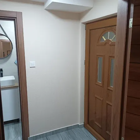 Vujosevic Nest 포드고리차